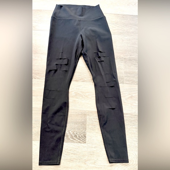 ALO YOGA High-Waist Ripped Warrior Legging Size Medium in Black - Picture 3 of 13